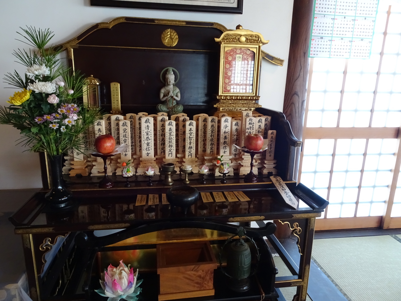 本堂内　新佛位牌壇の画像